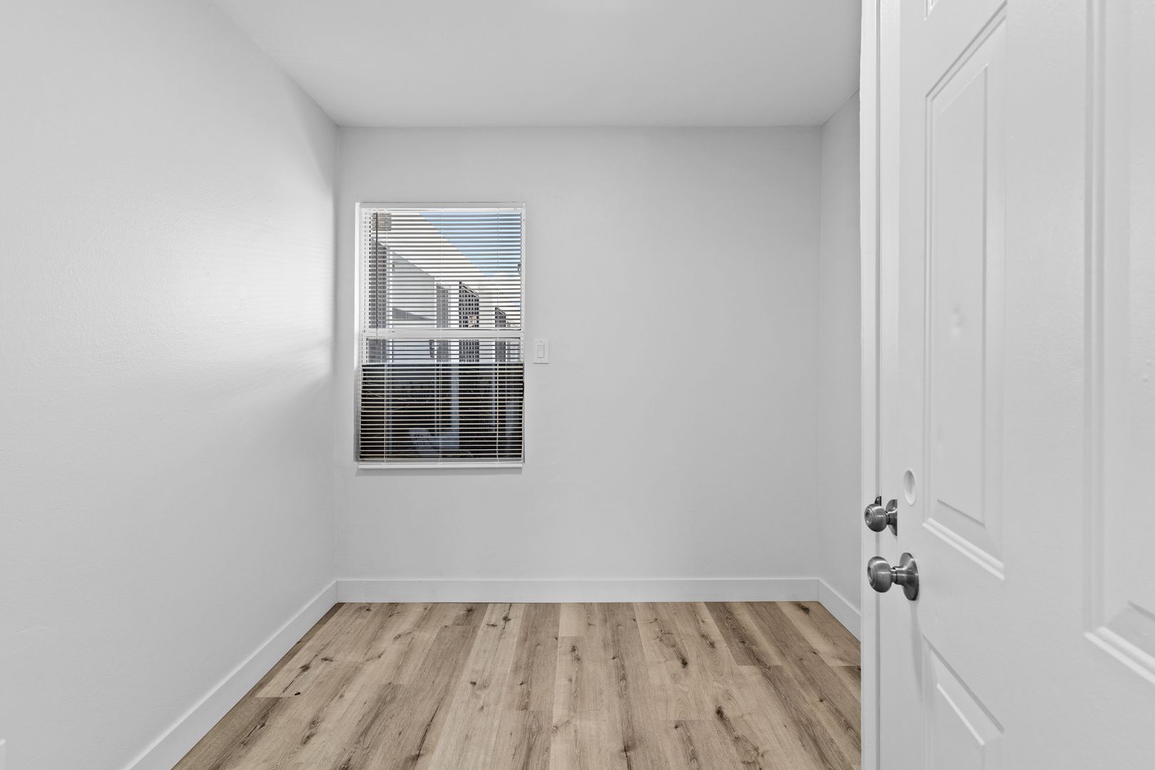 Building Photo - 1050 Gaviota Ave