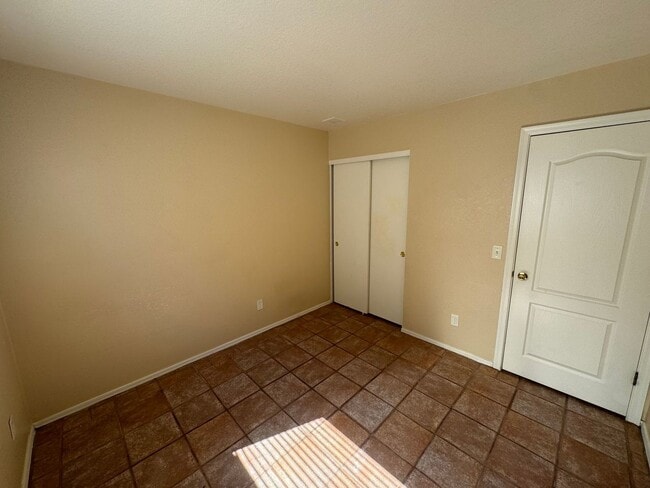 Building Photo - 3 Bedroom - 2 Bath - 1300 Sq. Ft. Home - Tucson