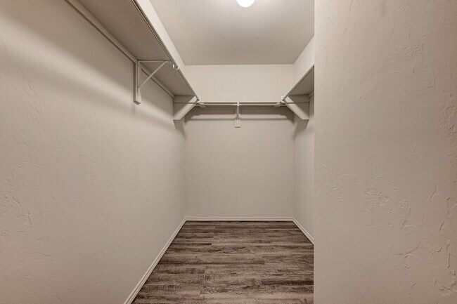 Building Photo - Gorgeous 4 Bed 2 Bath Home in Heart Of Mustang!!