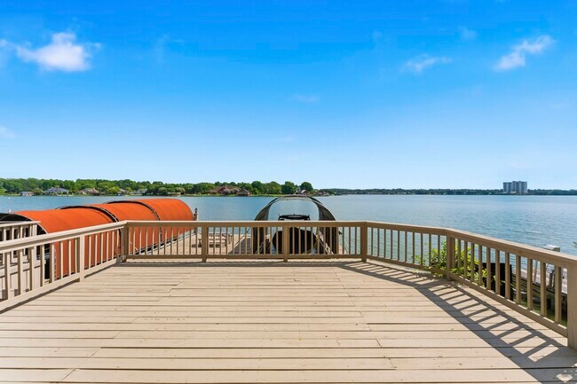 Building Photo - 1208 Lake View Dr