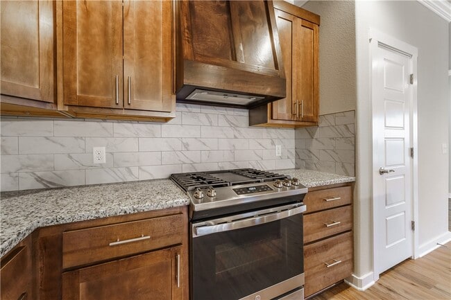 Building Photo - 2908 SW Grandshire Ave