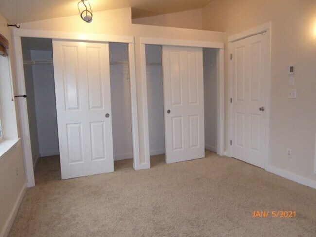 Building Photo - Beautiful 3 Bed 2.5 Bath Townhome in Roosevelt, Seattle