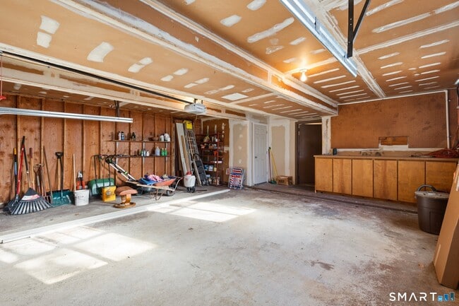 Building Photo - 69 Hidden Ln