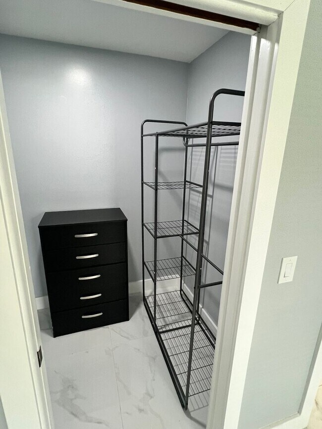 Building Photo - NEWLY RENOVATED 3 BEDROOM 2 BATH HOME- TIL...
