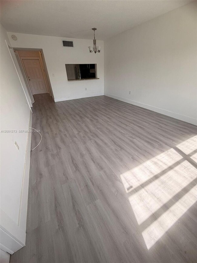 Building Photo - 20111 NE 27th Ct