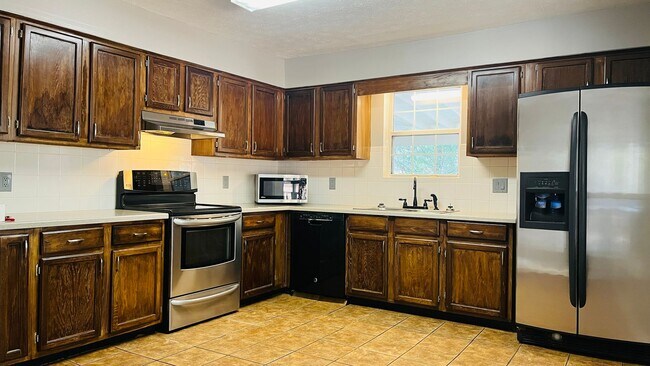 Building Photo - Charming Cottage Style 4 bedroom, 2 bathroom home in Lagrange! Must See!