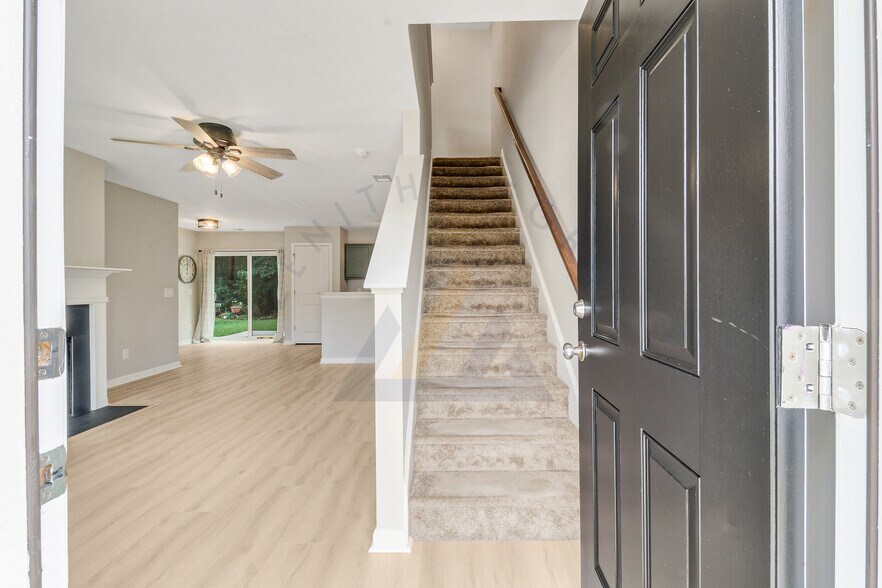Building Photo - 62 Running Oak Dr
