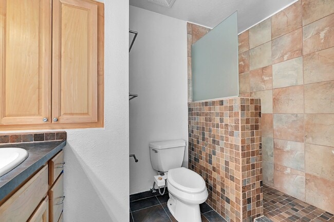 Building Photo - $2,345.00, 2 Bed, 1.5 Bath in Boulder with In Unit Laundry