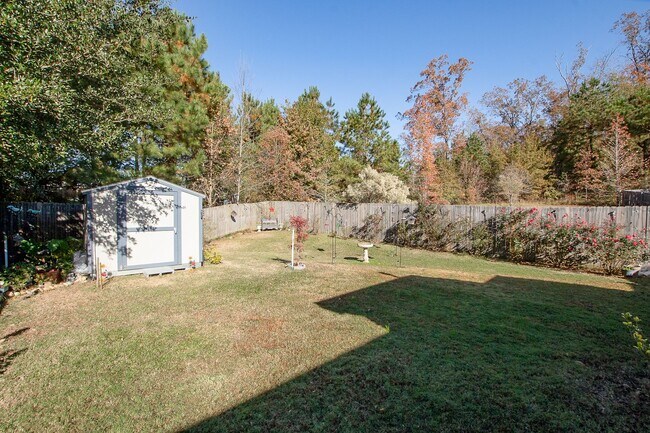 Building Photo - 3 bedroom 2 bathroom townhouse in Covington Villas
