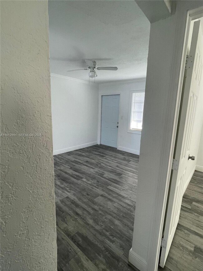 Building Photo - 5511 SW 20th St