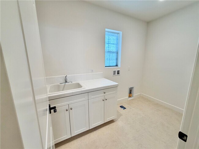 Building Photo - 110 Briar Rose
