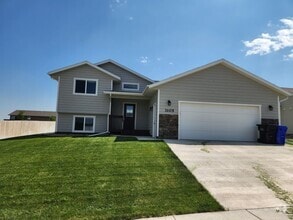 Building Photo - 4 BED | 3 BATH | SINGLE-FAMILY | DOUBLE GA...
