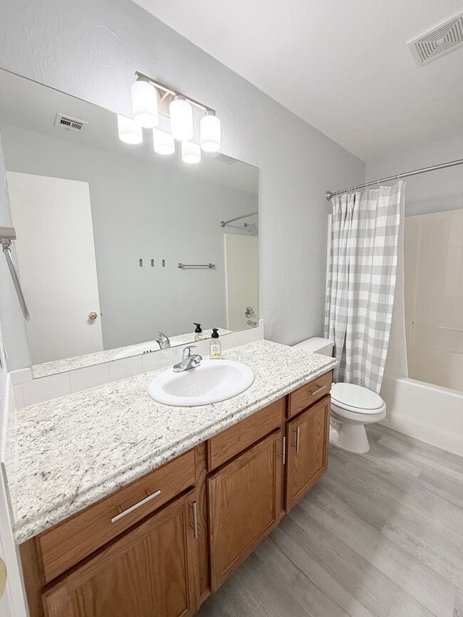 Building Photo - 4 Bedroom - 2 bath duplex located near campus and State Highway 9