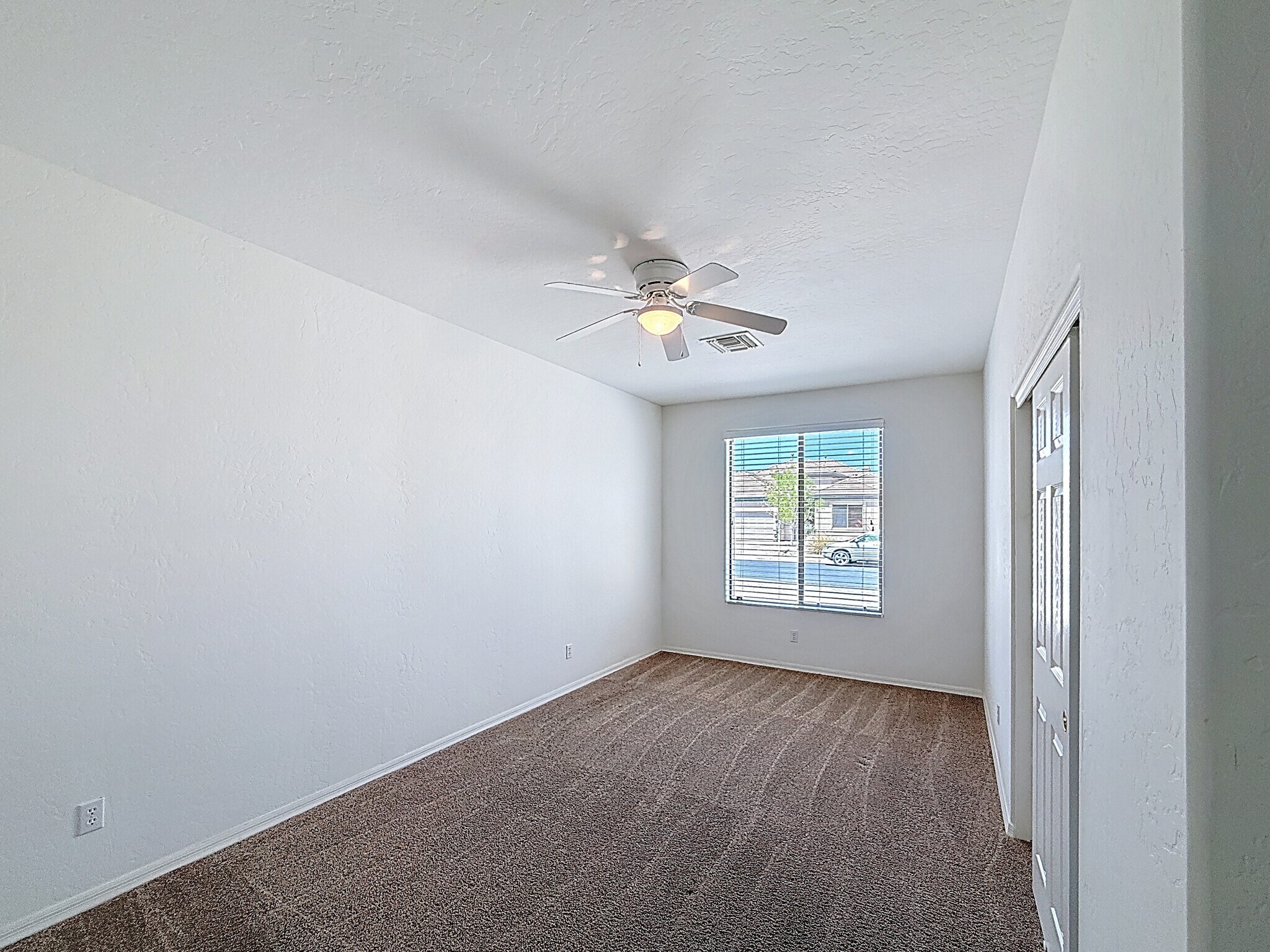 Building Photo - 14437 W Lexington Ave