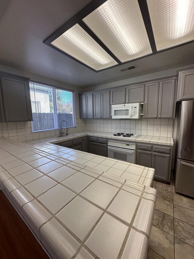 Building Photo - 7351 N Bain Ave