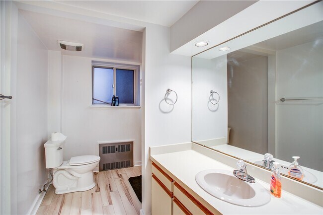 Building Photo - 2680 Highland Ave