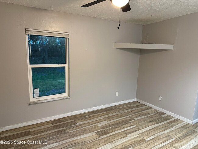 Building Photo - 1300 Ethel Cir NE