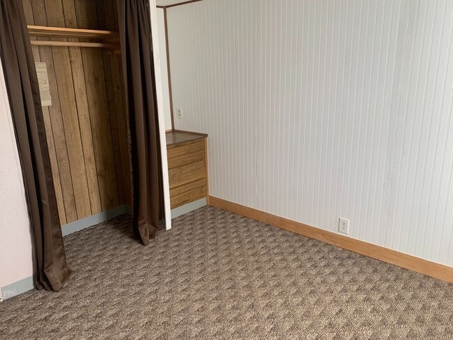 Building Photo - New on the Market!