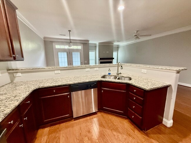 Building Photo - Two bedroom, 2.5 bath condo townhome in Bu...