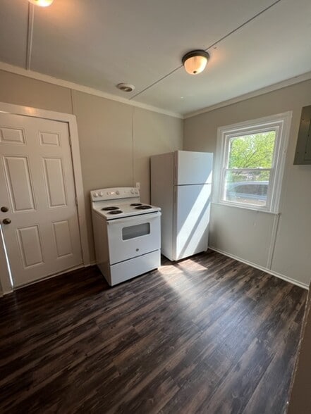 Building Photo - 1215 Gatewood Ave