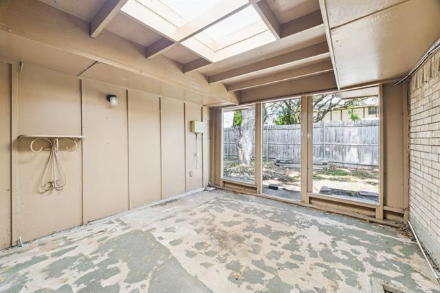 Building Photo - 7641 Dentcrest Dr