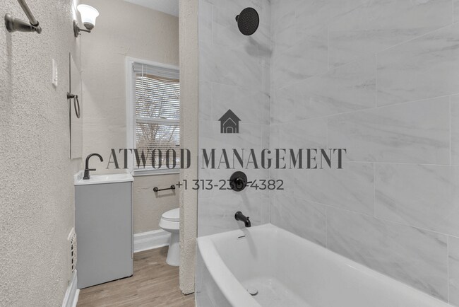 Building Photo - This beautifully updated 3-bedroom, 1-bath single-family home is ready for move-in!