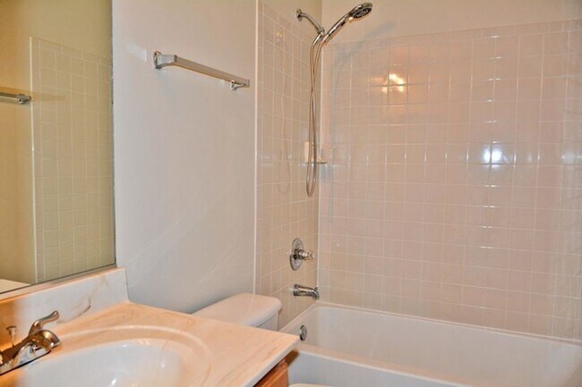 Building Photo - 2527 Sheehan Dr