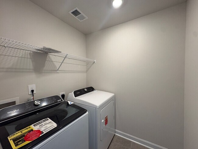 Building Photo - Beautiful Home with Space, Comfort & Modern Convenience