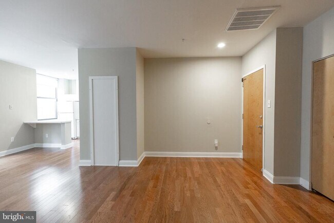 Building Photo - 220 S 16th St