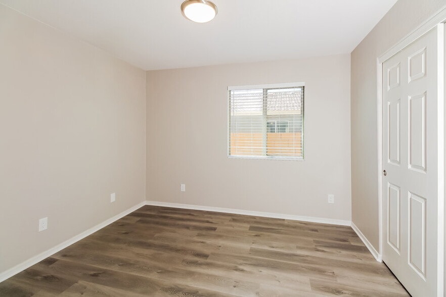 Building Photo - 5536 S Desert Redbud Dr