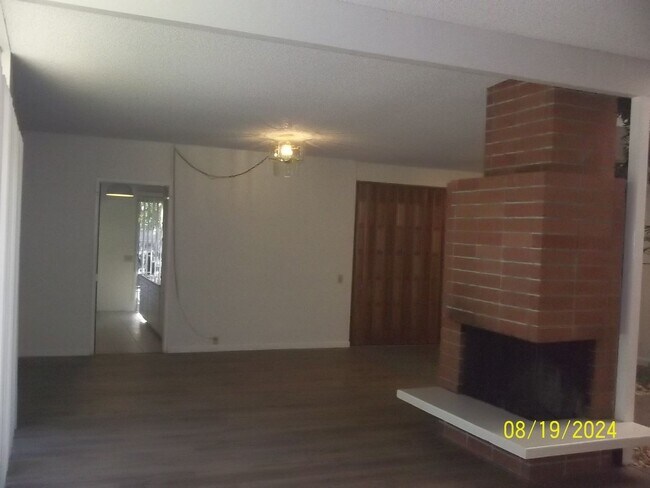 Building Photo - Charming home in Sacramento