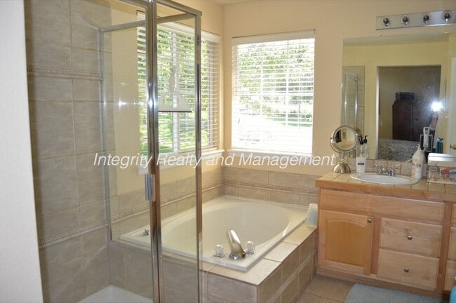 Building Photo - 12664 E Harvard Cir