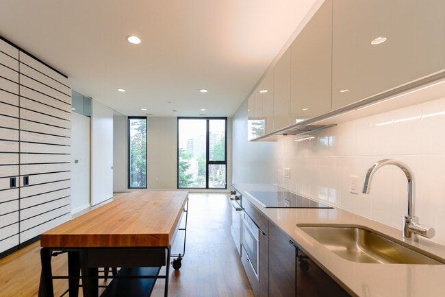 Building Photo - Terrific One Bedroom Condo in Truxton Circle!