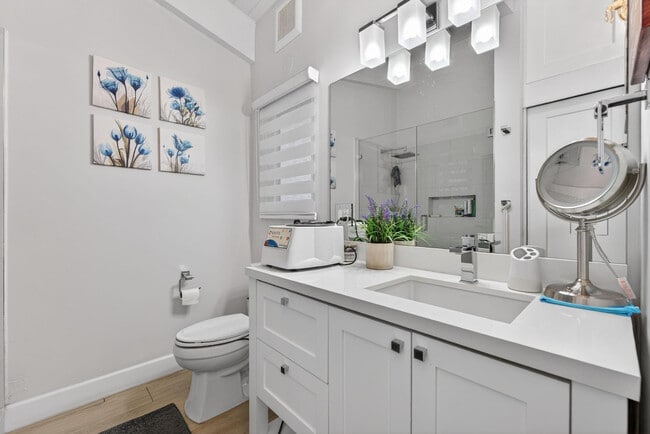 Building Photo - 4945 SW 71st Pl