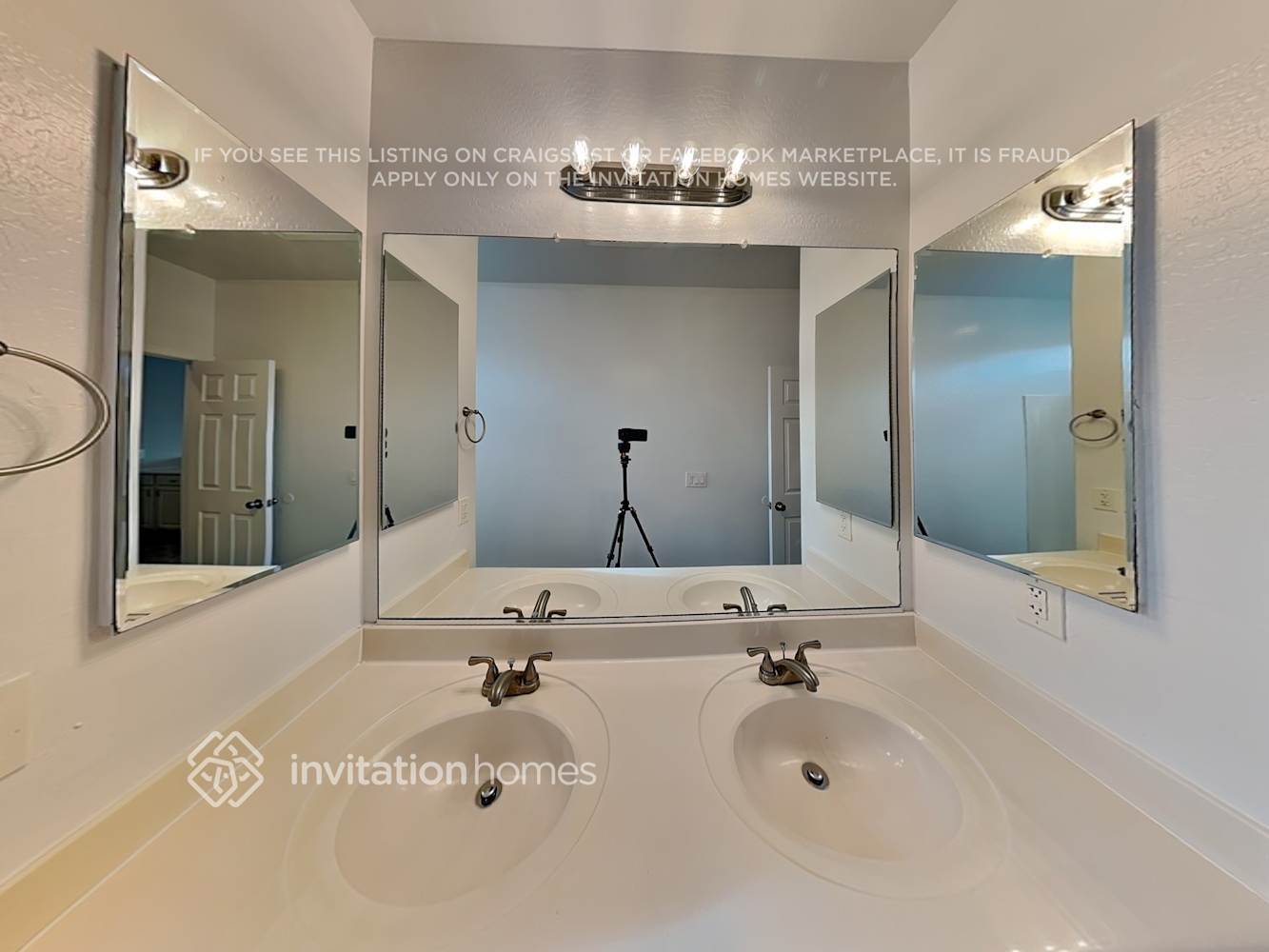 Building Photo - 8787 W Augusta Ave