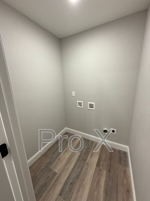 Building Photo - 113 W Lewis St