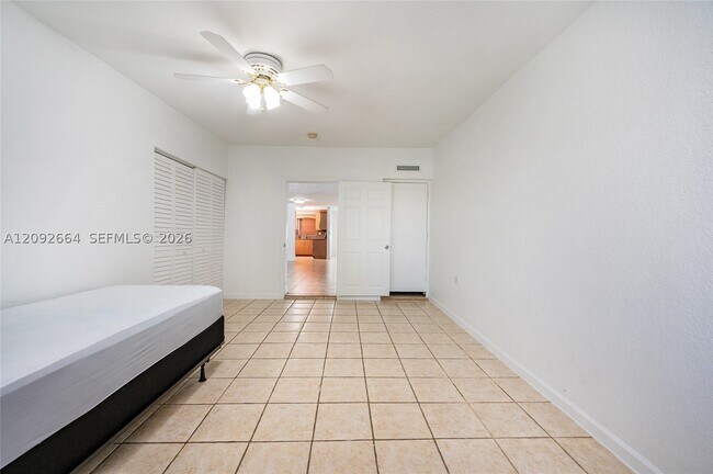Building Photo - 1345 W 71st St