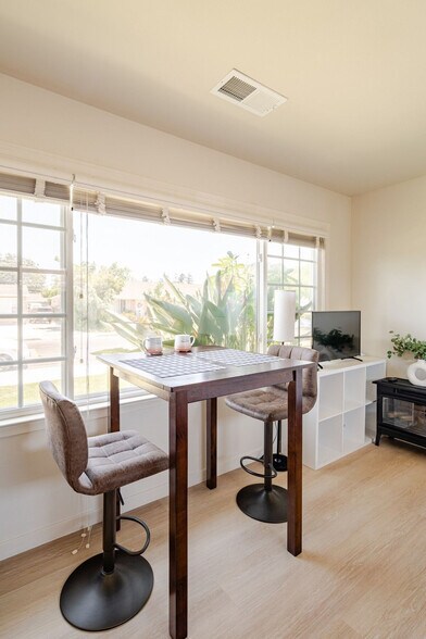 Building Photo - 945 Maryann Dr