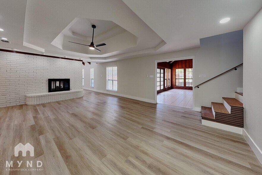 Building Photo - 1215 Spring Lake Dr