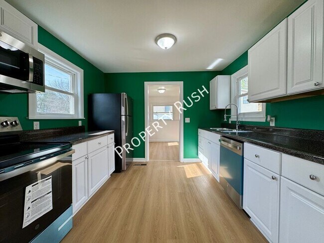 Building Photo - 32 Opal Rd