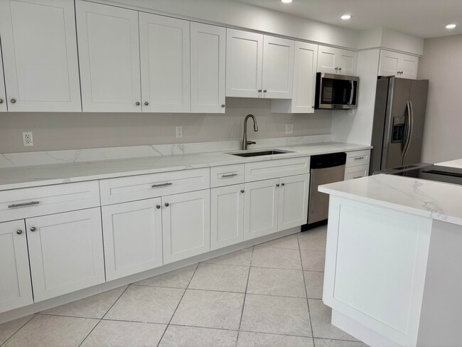 Building Photo - 4280 Galt Ocean Dr