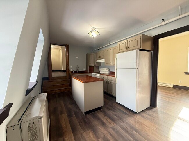 Building Photo - 79 Pine St