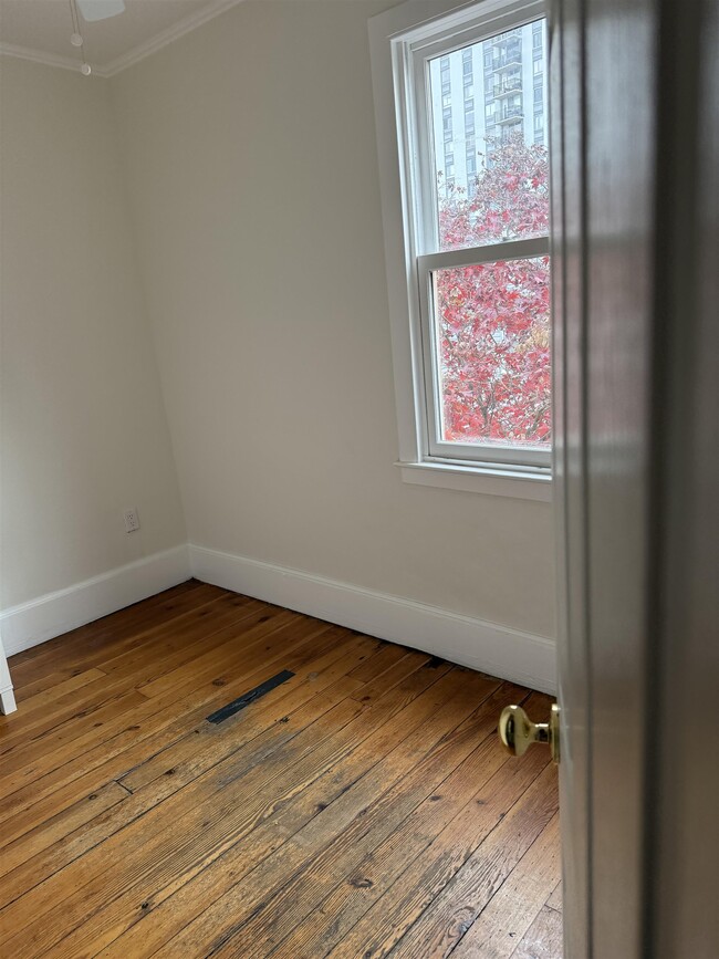 Building Photo - 664 Palisade Ave