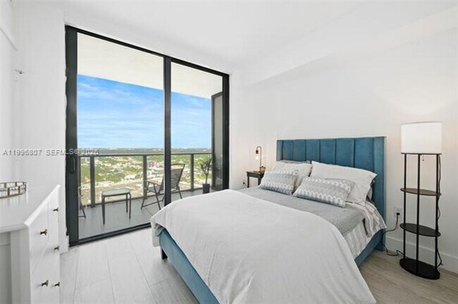 Building Photo - 121 NE 34th St