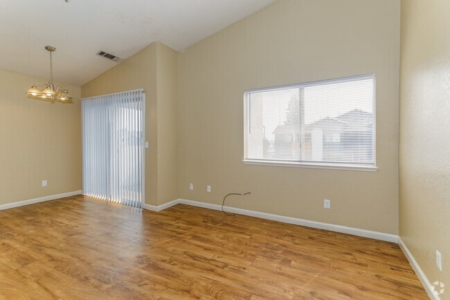 2BR, 2BA - 820SF - The Edge