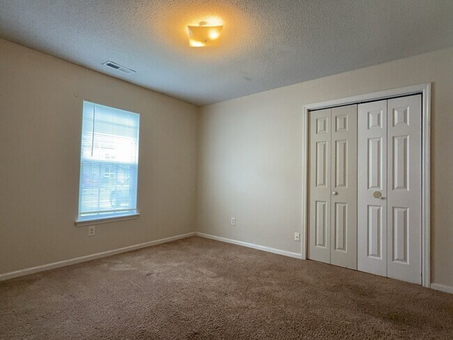 Building Photo - 996 W Pueblo Dr