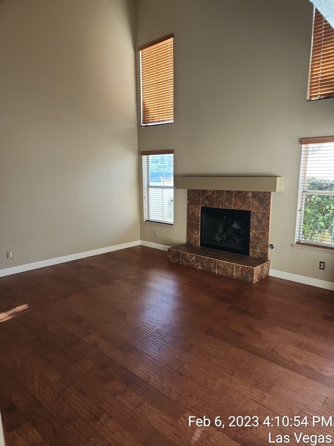 Building Photo - 2657 Seashore Dr