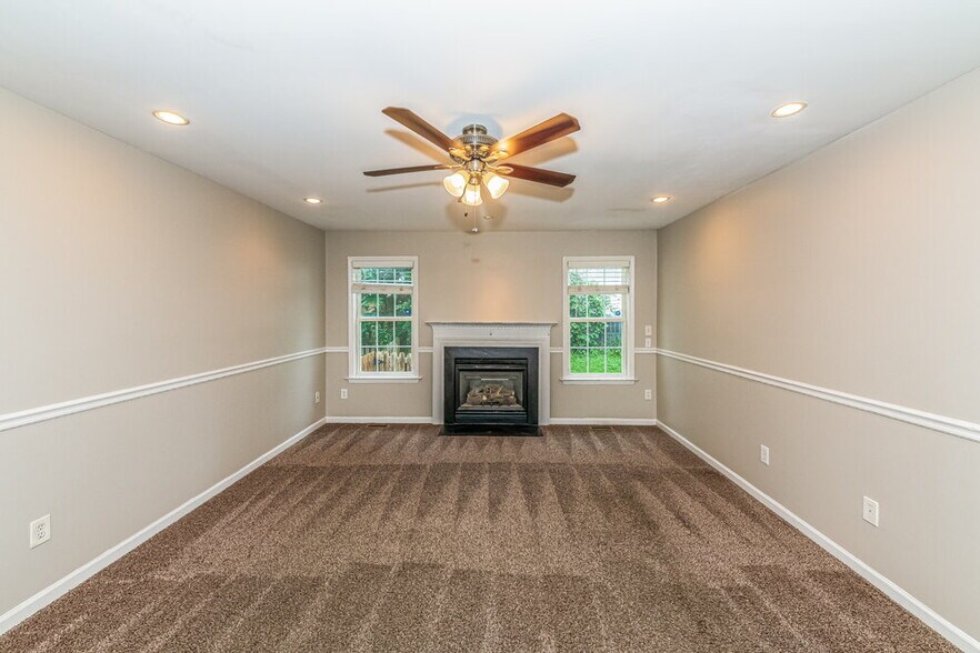 Building Photo - 6412 Willowlawn Dr