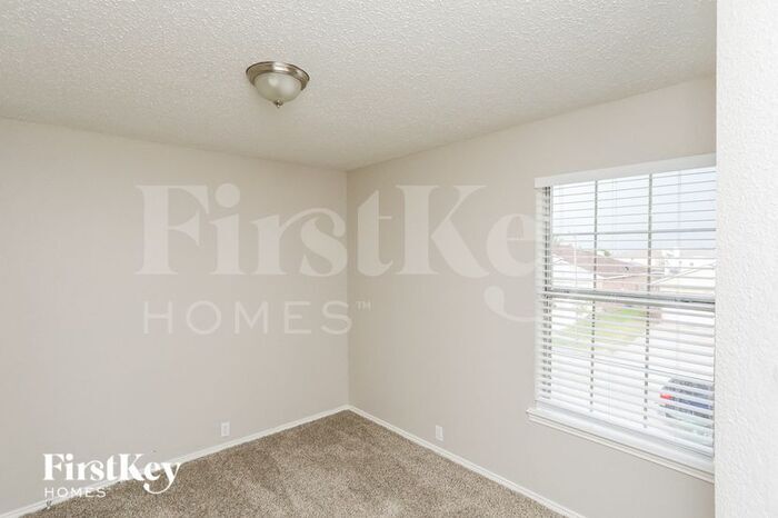 Building Photo - 119 Amber Ridge Dr