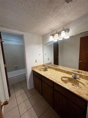 Building Photo - 4928 Diaz Ave